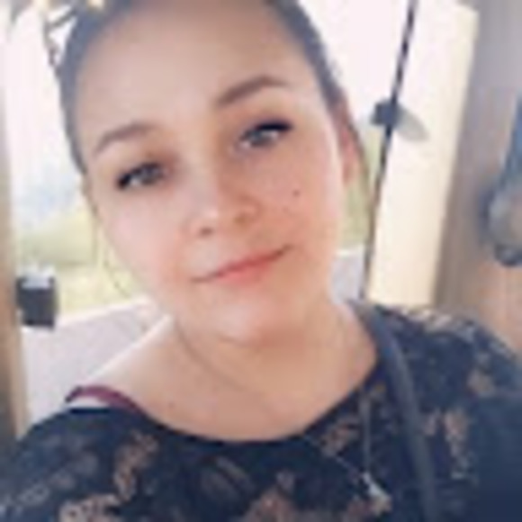 Meet your Posher, Alyssa - Picture 1 of 1